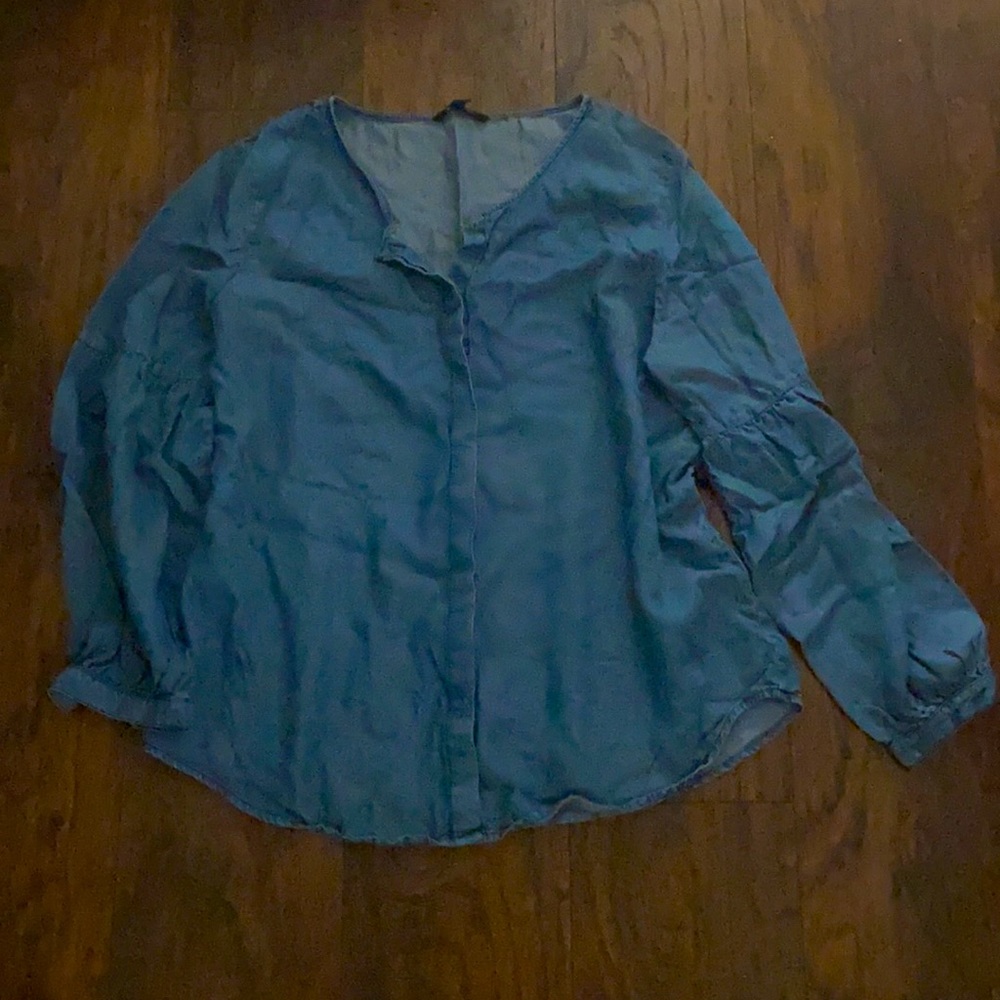 Women’s Banana Republic ruffled jean shirt